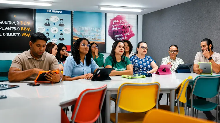 Professores em formação na Sala de Tecnologia 3.0
